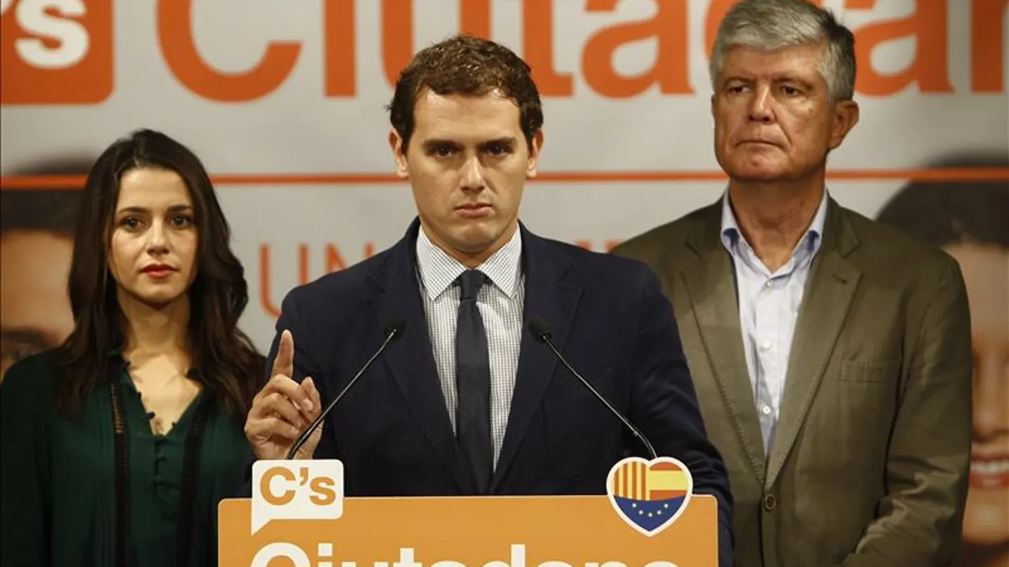Rivera aconseja al PP y al PSOE dejar de hablar de C's y afrontar sus crisis Rivera aconseja al PP y al PSOE dejar de hablar de C's y afrontar sus crisis