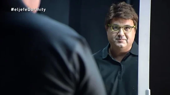 David Sánchez, El Jefe Infiltrado, se encuentra con el espejo tras su transformación David Sánchez, El Jefe Infiltrado, se encuentra con el espejo tras su transformación