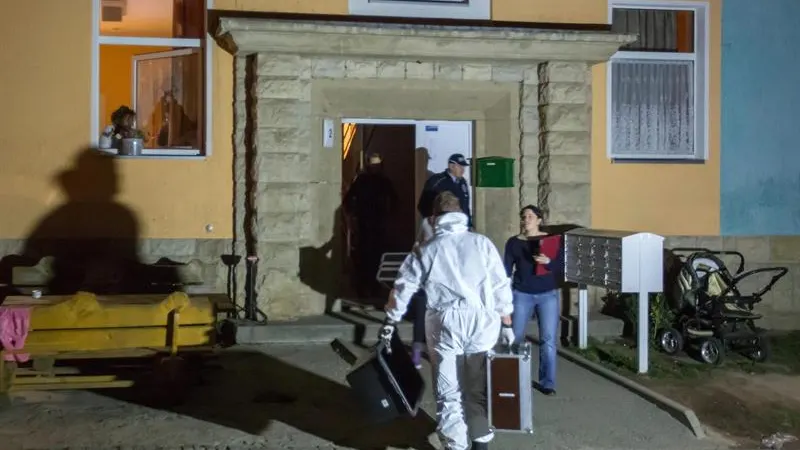 Polic&iacute;as alemanes investigando las causas del incendio en el albergue de refugiados