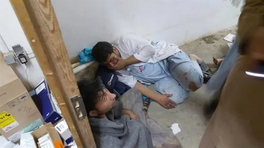 Trabajadores de Médicos Sin Fronteras tras el bombardeo Trabajadores de Médicos Sin Fronteras tras el bombardeo
