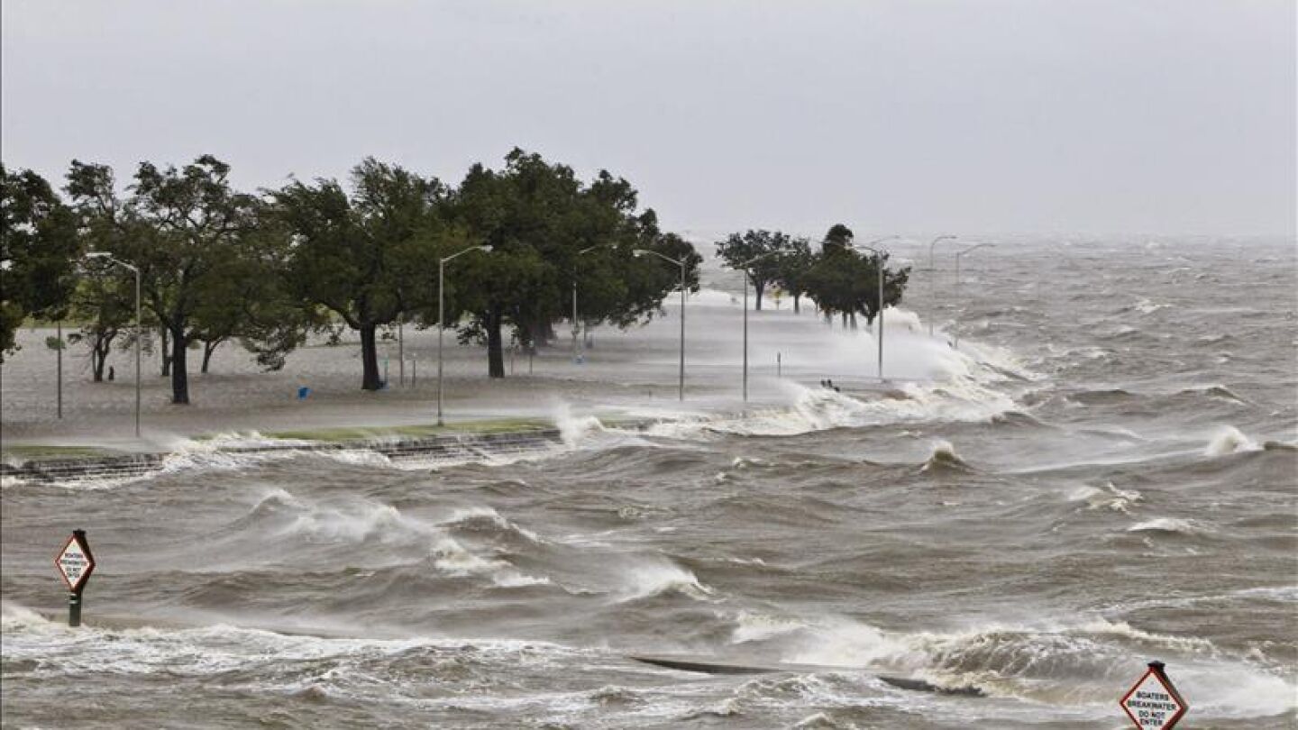 Hurac&aacute;n Joaqu&iacute;n a su paso por Carolina del Sur