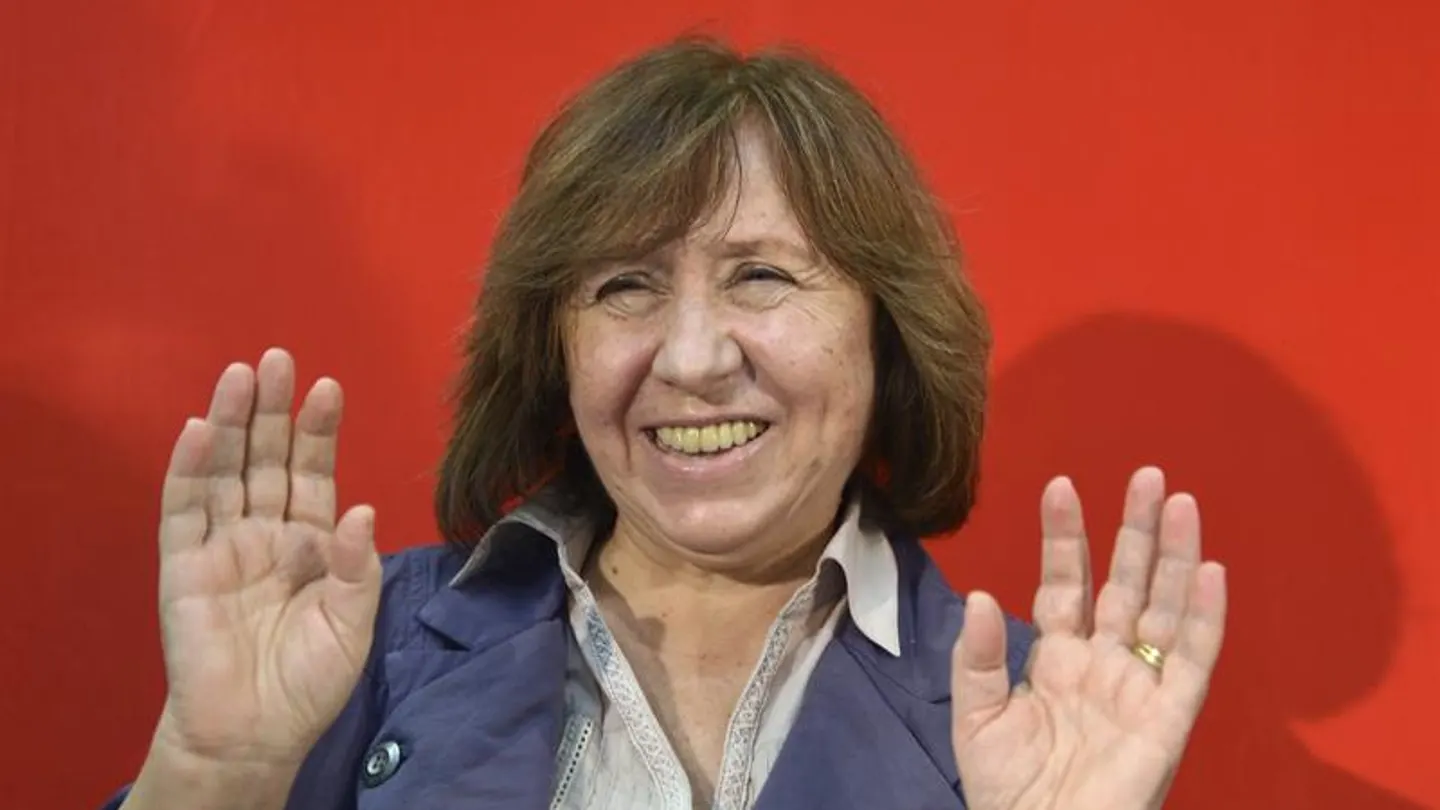 La escritora Svetlana Alexievich durante una rueda de prensa La escritora Svetlana Alexievich durante una rueda de prensa