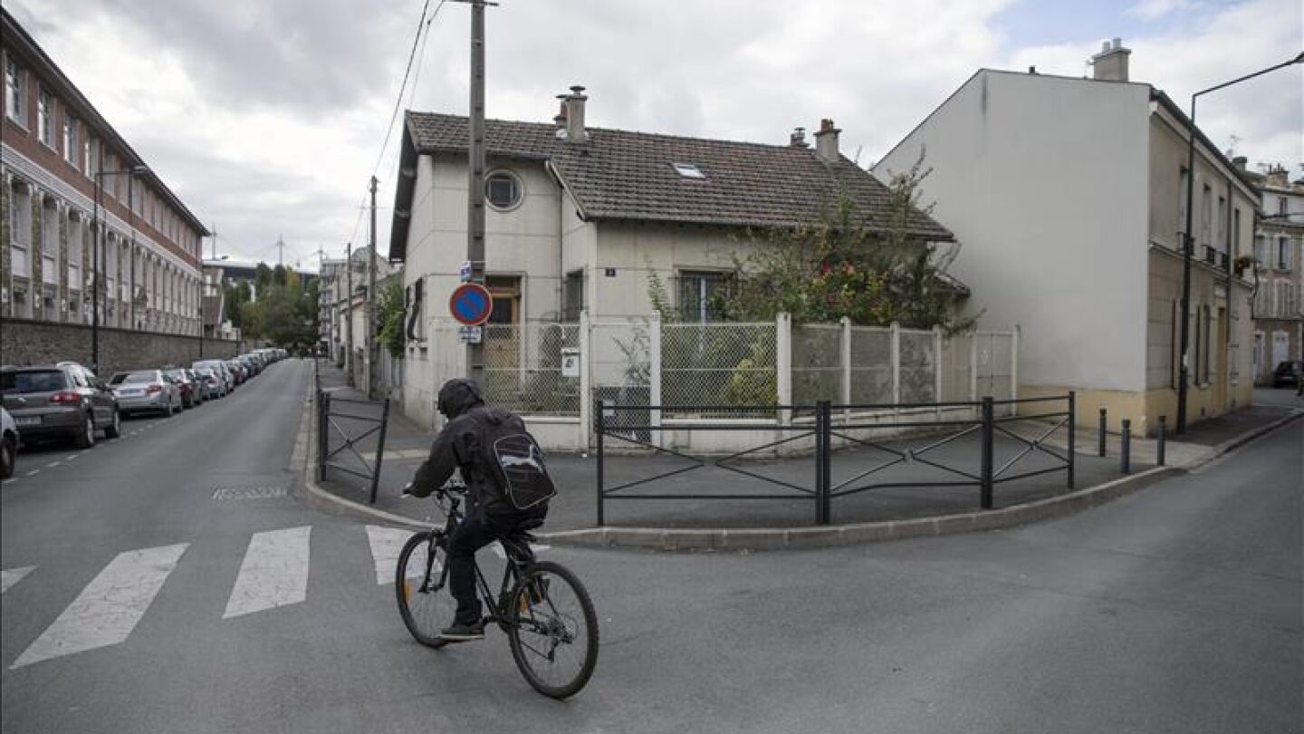 Vista del exterior de la casa en la que fue arrestado Egoitz Urrutikoetxea