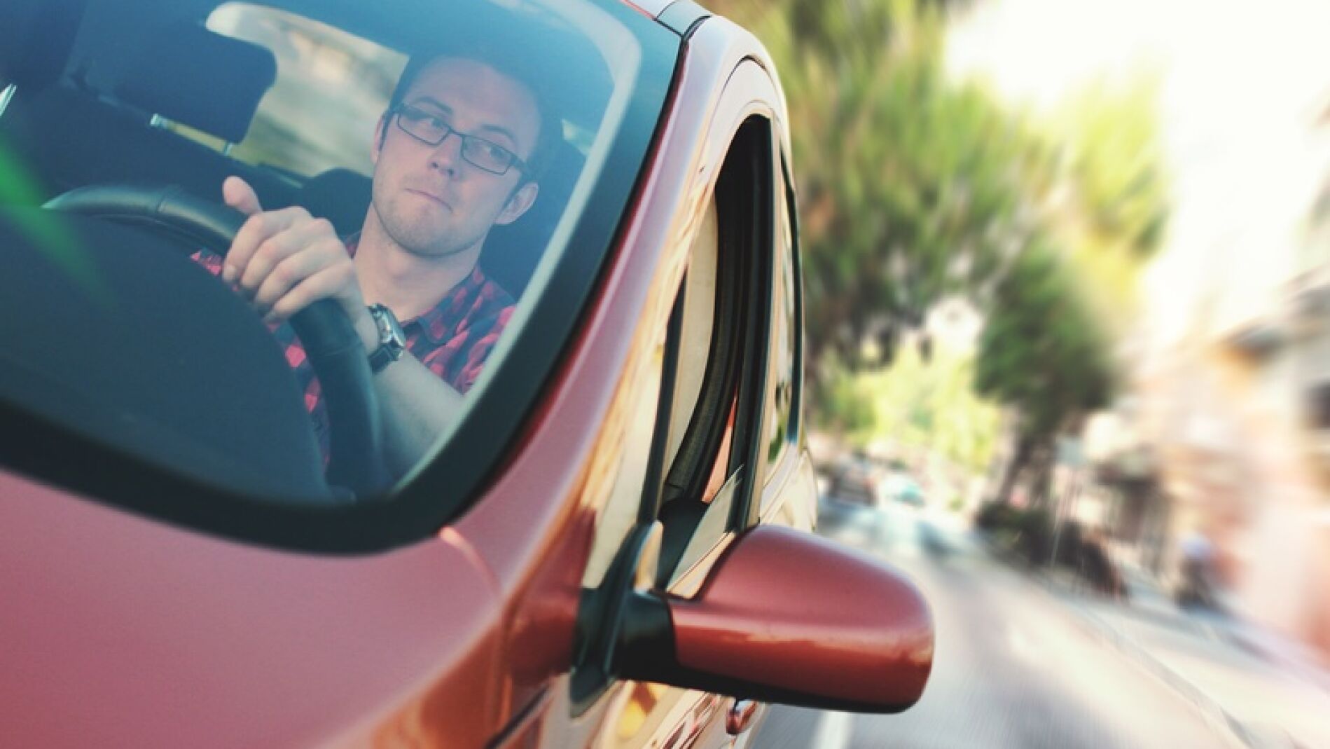 Poder advertir al conductor sobre su comportamiento en la carretera o incluso frenar el coche automáticamente son algunas de las nuevas características de los automóviles