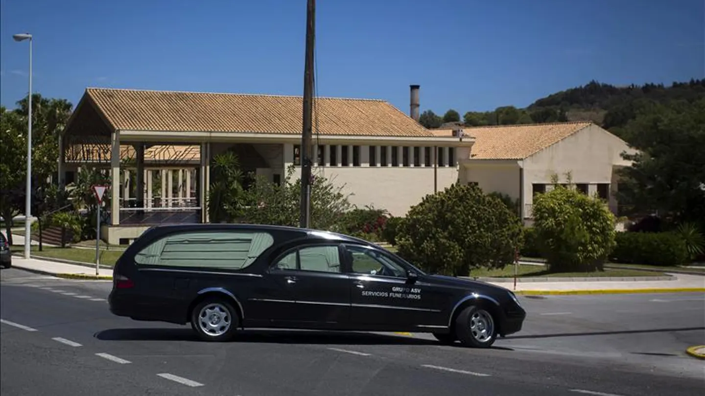 Coche fúnebre con el cuerpo de Domingo Expósito Moreno Coche fúnebre con el cuerpo de Domingo Expósito Moreno