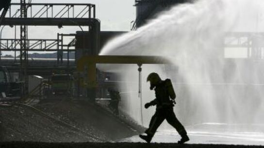 Imagen de un simulacro de fuga qu&iacute;mica en un pol&iacute;gono industrial