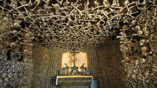 Altar de las catacumbas de Par&iacute;s.