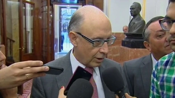 Cristóbal Montoro en los pasillos del Congreso