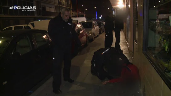 Los agentes intervienen una pelea en plena calle Los agentes intervienen una pelea en plena calle