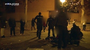 La Policía se enfrenta a los ciudadanos por el robo de una moto por unos jóvenes gitanos