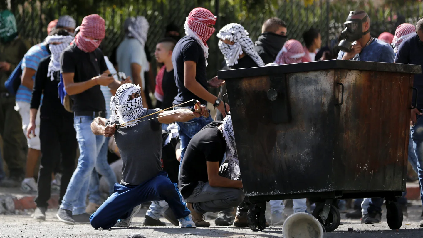 Enfrentamientos entre el ejército israelí y los palestinos en Jerusalén Enfrentamientos entre el ejército israelí y los palestinos en Jerusalén