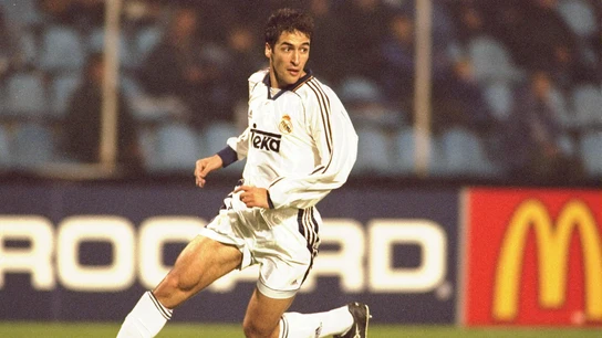 Raúl González, durante un partido de Champions con el Real Madrid, en 1999 Raúl González, durante un partido de Champions con el Real Madrid, en 1999