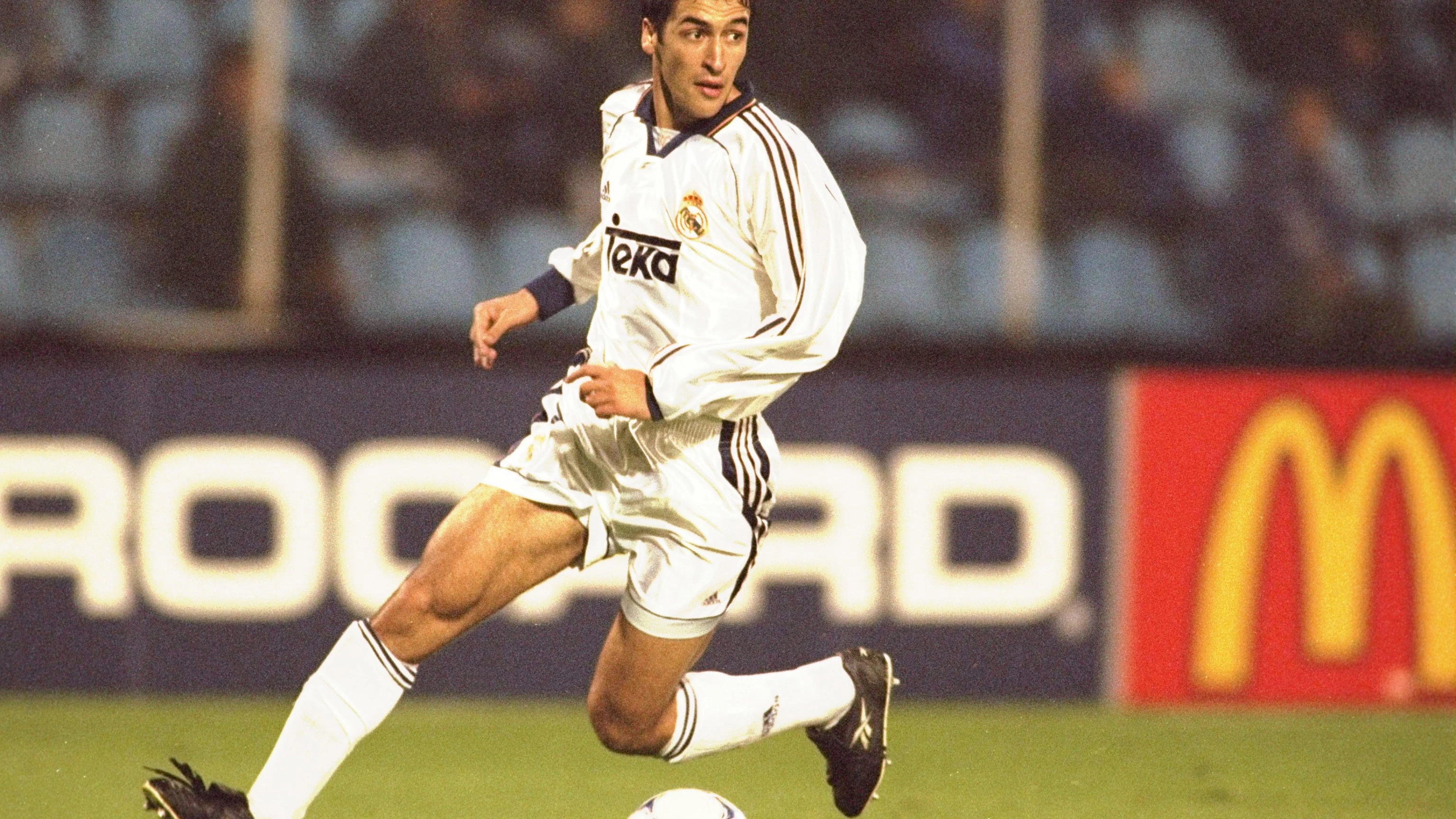 Raúl González, durante un partido de Champions con el Real Madrid, en 1999 Raúl González, durante un partido de Champions con el Real Madrid, en 1999