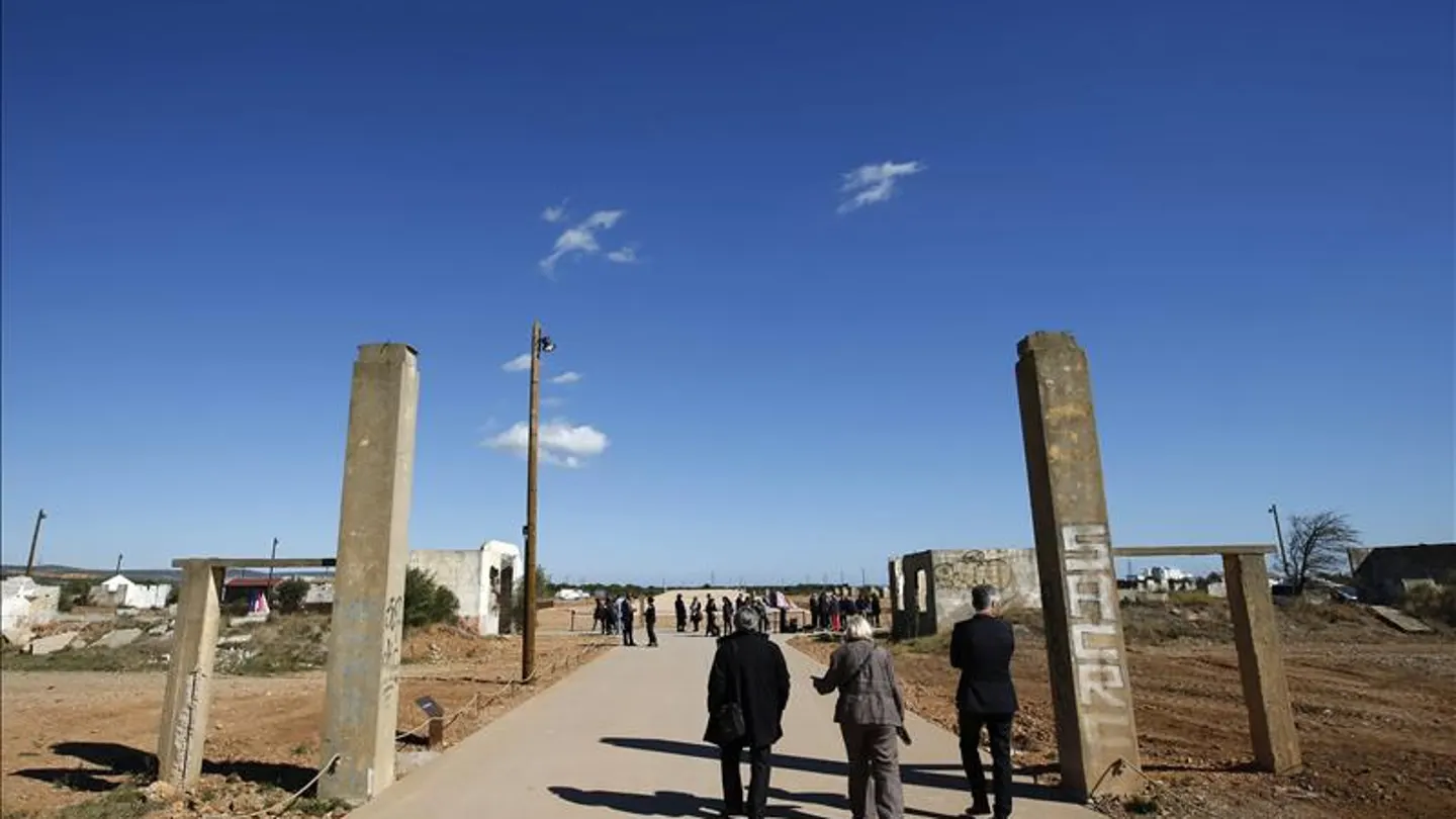 El primer ministro francés, Manuel Valls, inaugura el memorial del campo de concentración de Rivesaltes El primer ministro francés, Manuel Valls, inaugura el memorial del campo de concentración de Rivesaltes