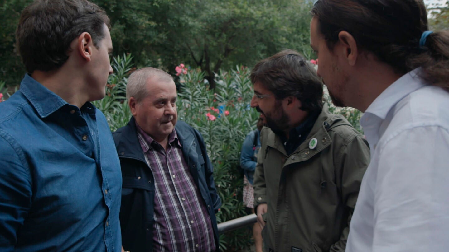 Un ciudadano se encuentra con Pablo Iglesias, Albert Rivera y Jordi &Eacute;vole 