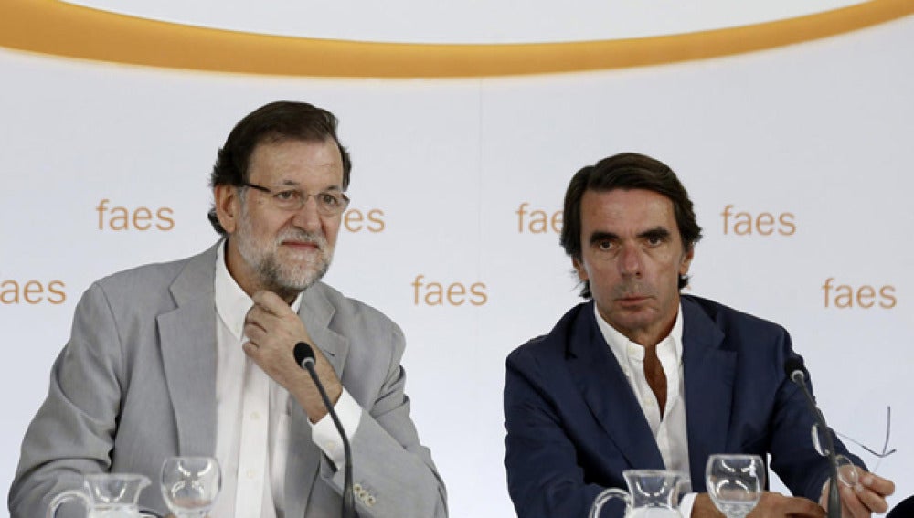 Rajoy y Aznar, juntos en un acto de Faes