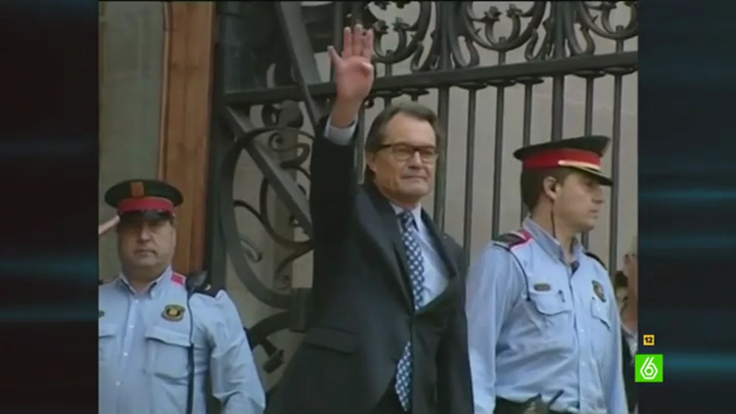 Artur Mas, recibido por miles de fans a la hora de declarar Artur Mas, recibido por miles de fans a la hora de declarar