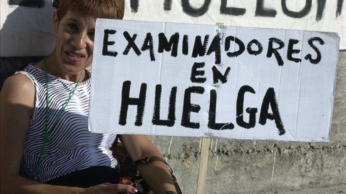 Examinadores de tr&aacute;fico en huelga