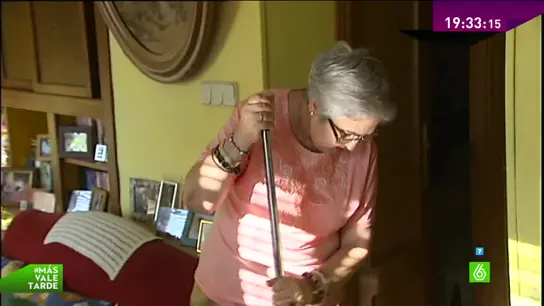 Ama de casa barriendo Ama de casa barriendo