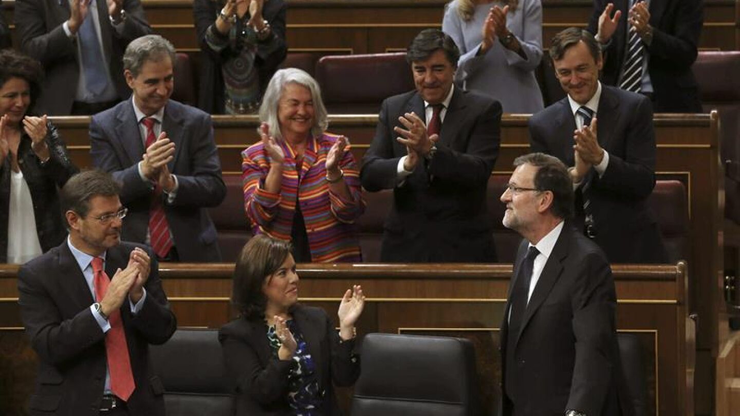 Los diputados del PP aplauden al presidente del Gobierno