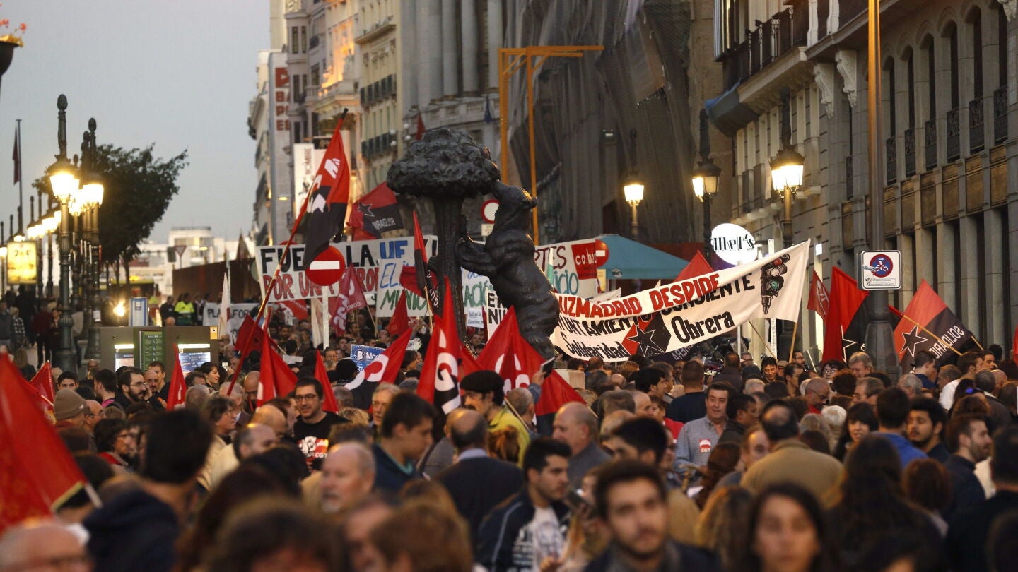 Cientos de madrile&ntilde;os participan en la Marcha por la Dignidad para reivindicar Pan, Trabajo, Techo y Dignidad