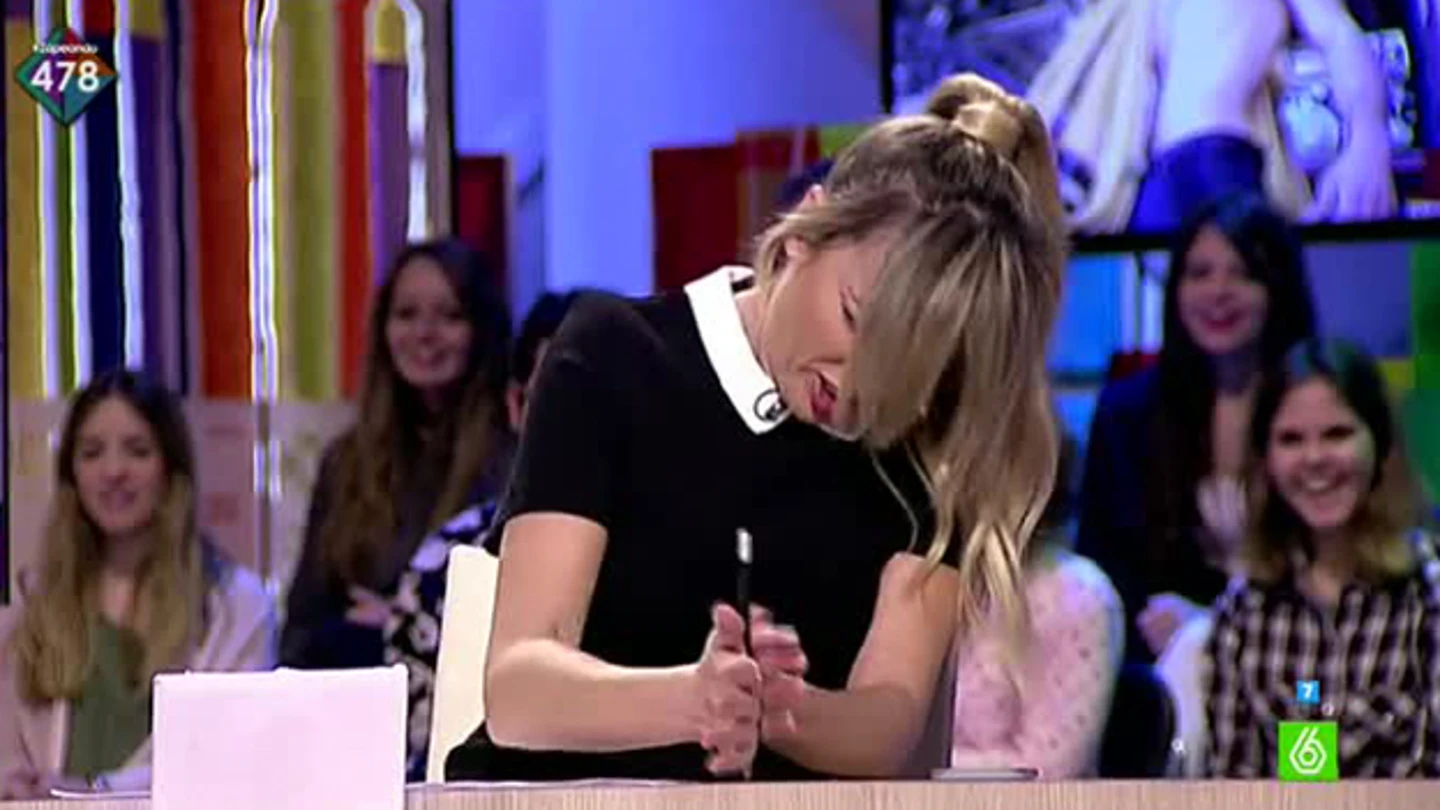 Anna Simon intenta hacer fuego en Zapeando Anna Simon intenta hacer fuego en Zapeando
