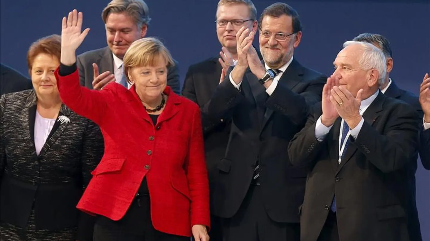 Angela Merkel, Mariano Rajoy y el presidente del PPE, Joseph Daul Angela Merkel, Mariano Rajoy y el presidente del PPE, Joseph Daul