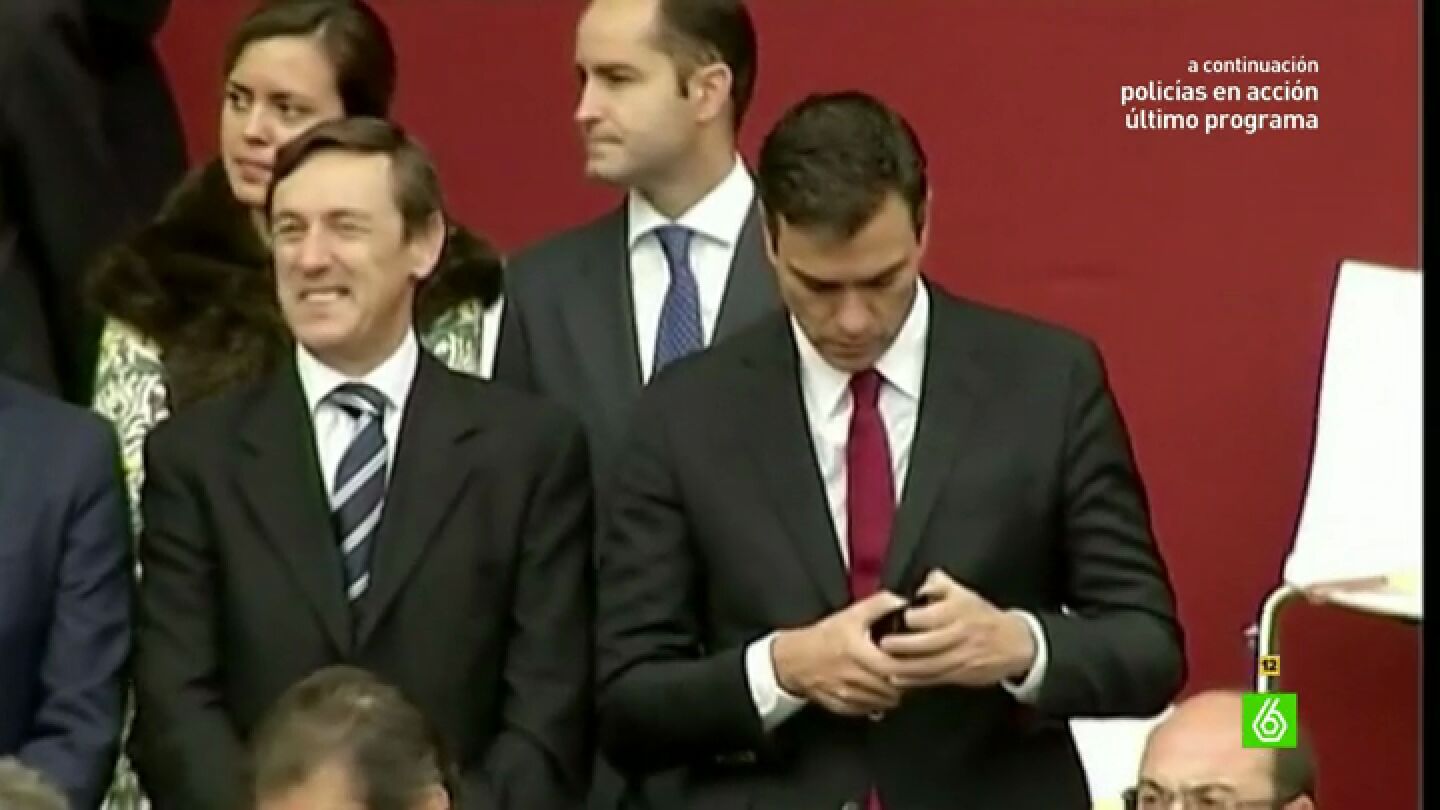 Rajoy y S&aacute;nchez comparten 'memes' de Julio Iglesias durante el desfile de las fuerzas armadas