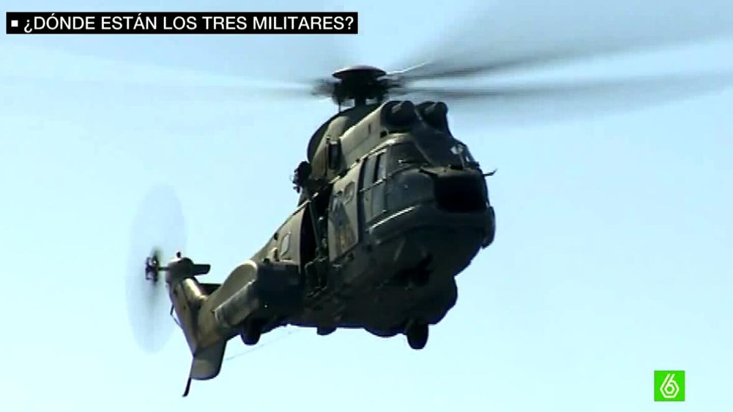 Un helic&oacute;ptero volando