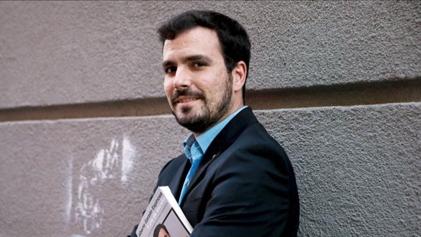 Alberto Garz&oacute;n en la presentaci&oacute;n de su libro