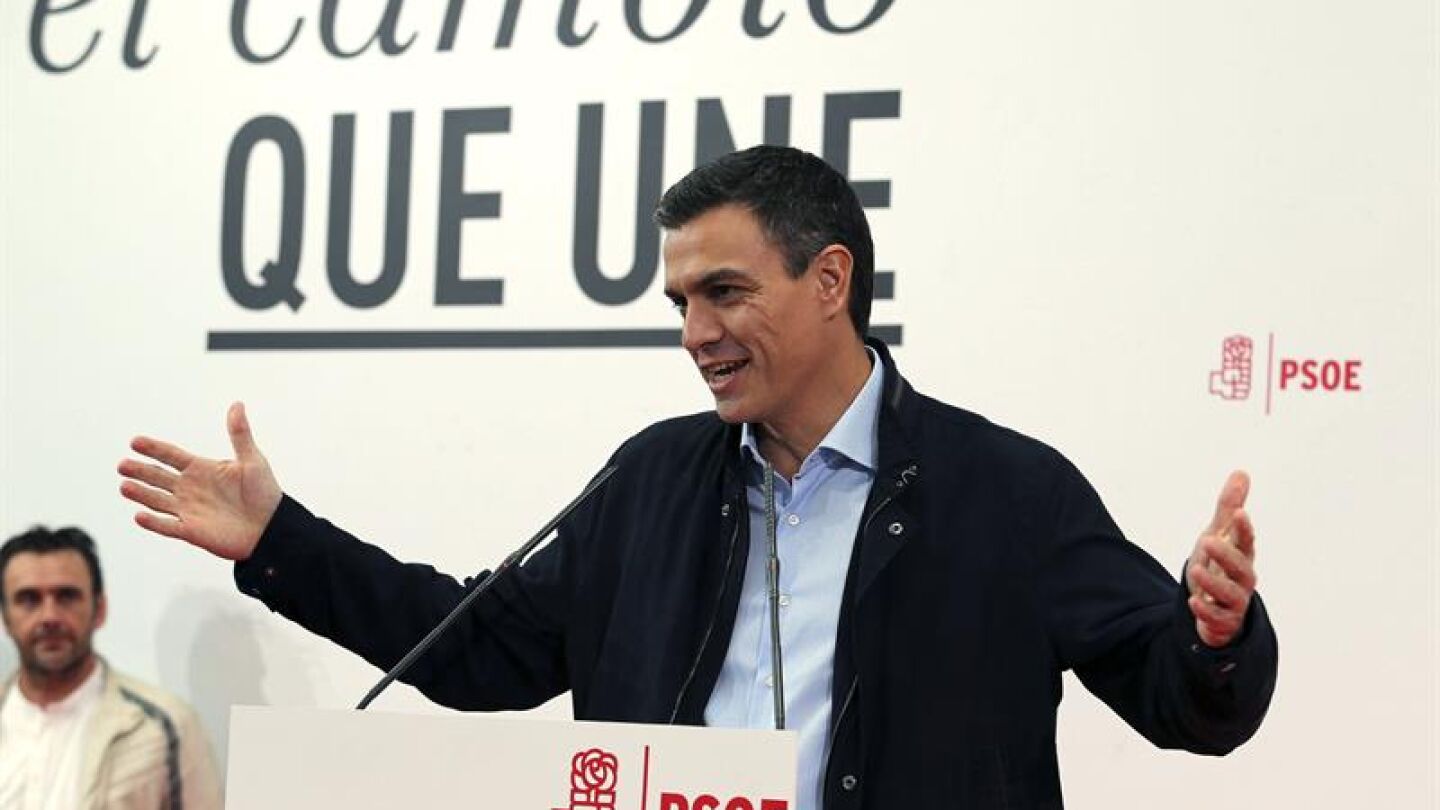  El secretario general del PSOE, Pedro S&aacute;nchez, durante un homenaje