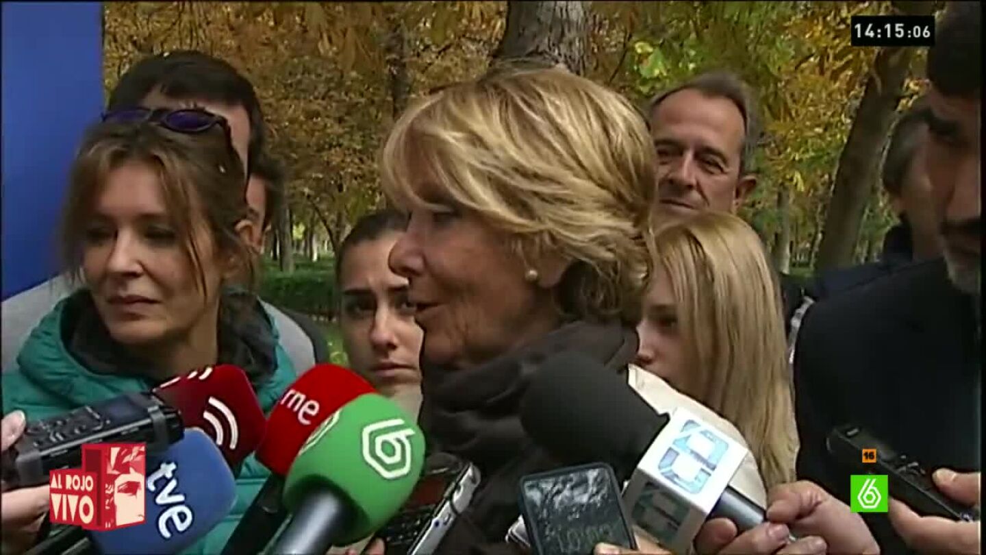 Esperanza Aguirre habla ante los medios de comunicaci&oacute;n