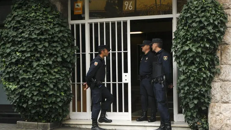 La puerta del domicio de Jordi Pujol y Marta Ferrusola