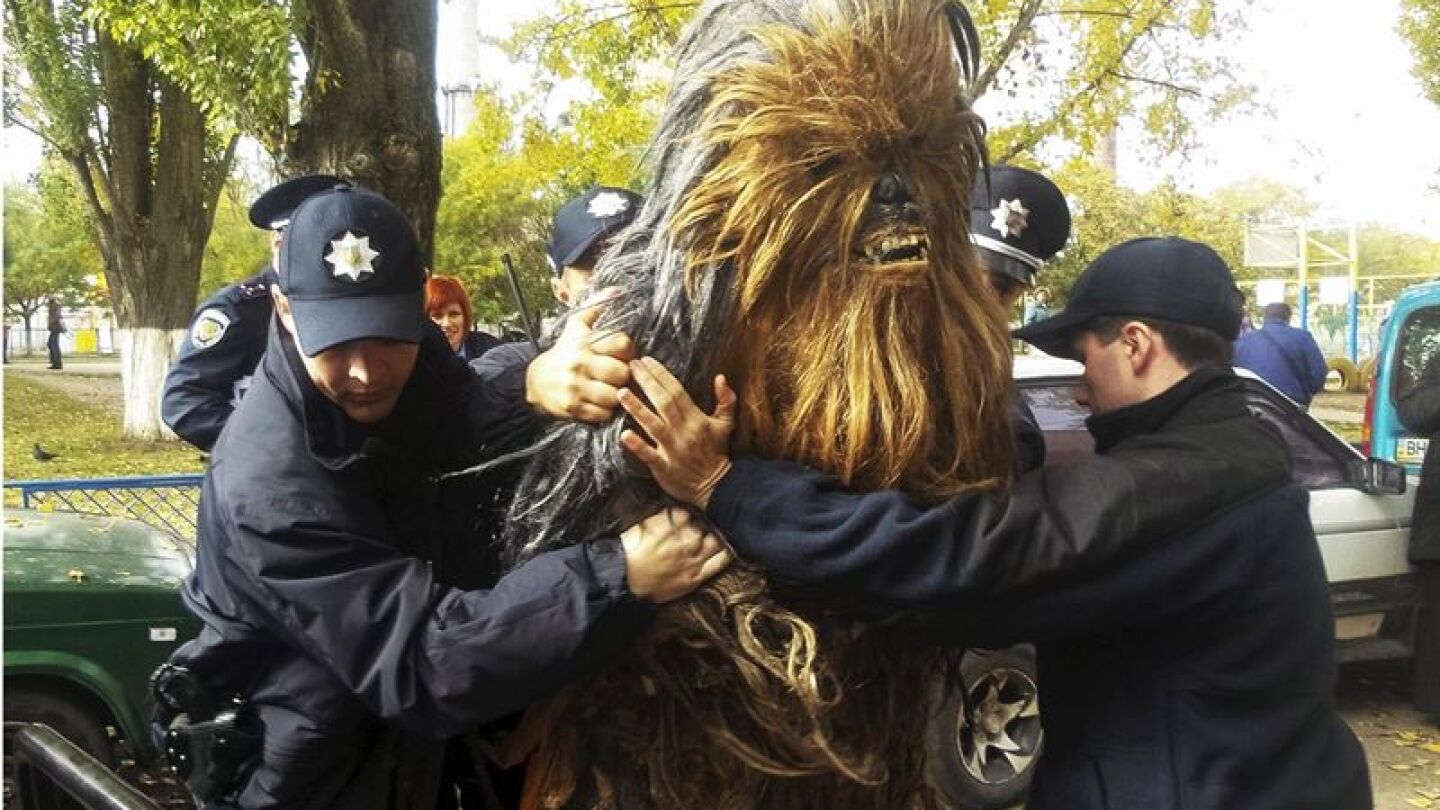 Detenci&oacute;n de un hombre disfrazado de Chewbacca