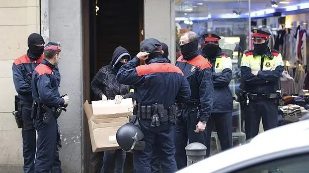 Los Mossos d'Esquadra realizan uno de los registros