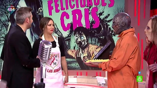 Cuatro zombies dan un susto a Cristina Pedroche por su cumpleaños Cuatro zombies dan un susto a Cristina Pedroche por su cumpleaños