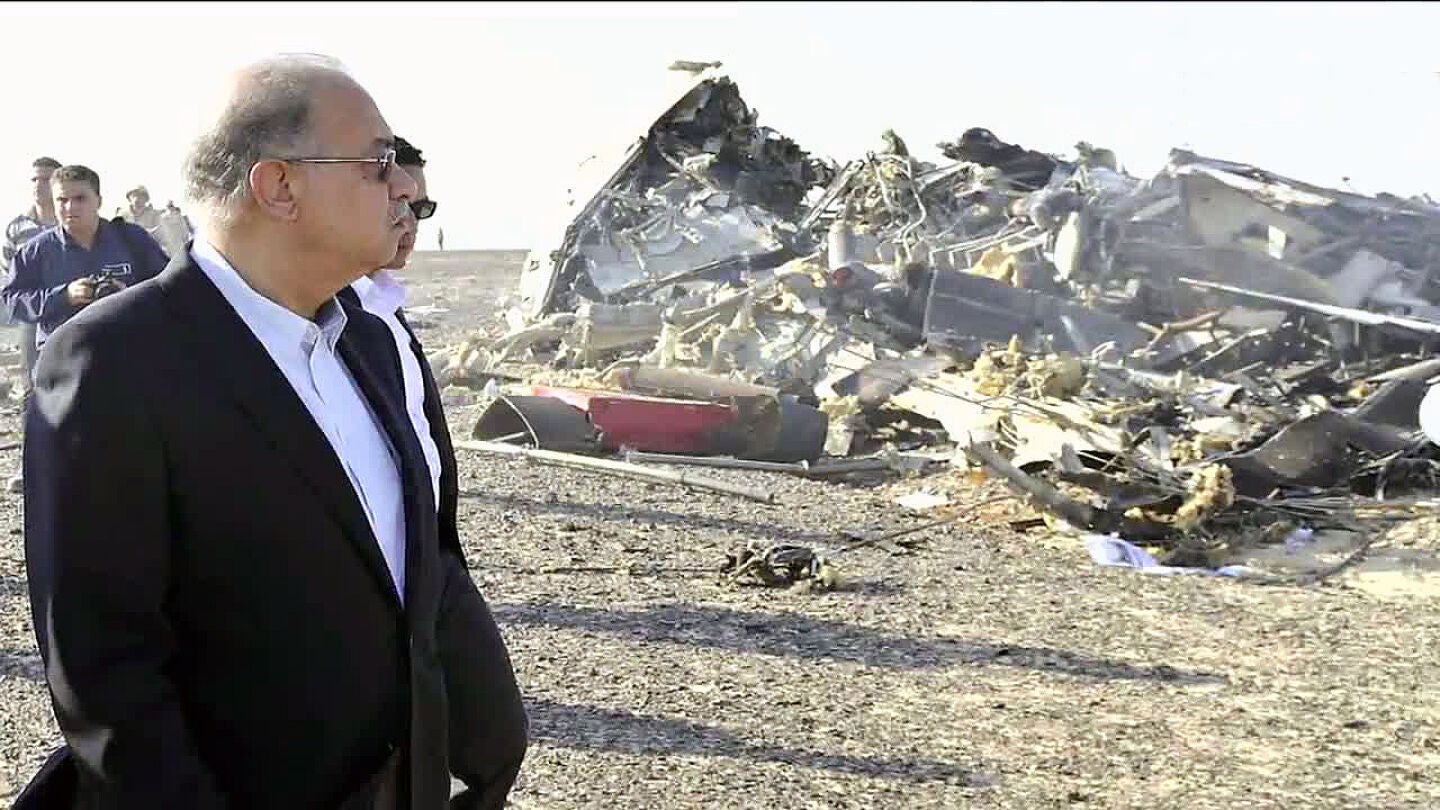 El primer ministro egipcio visita la zona del accidente a&eacute;reo