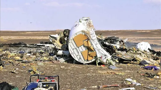 Restos del avión de la compañía rusa MetroJet que se estrelló Restos del avión de la compañía rusa MetroJet que se estrelló