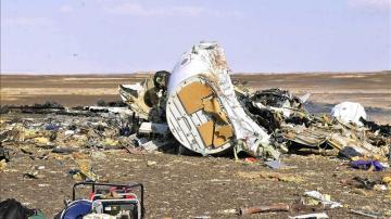 Restos del avión de la compañía rusa MetroJet que se estrelló