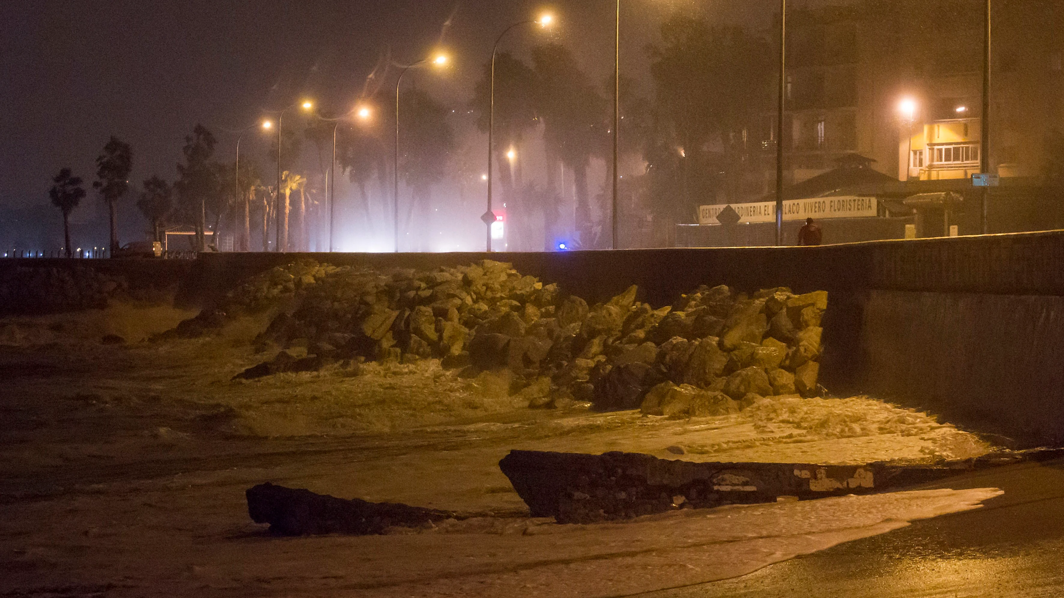 El fuerte temporal azota Málaga.