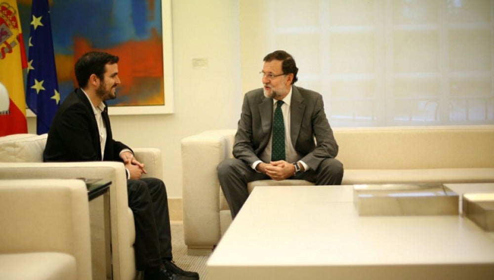 Alberto Garzón se reúne con Mariano Rajoy en La Moncloa