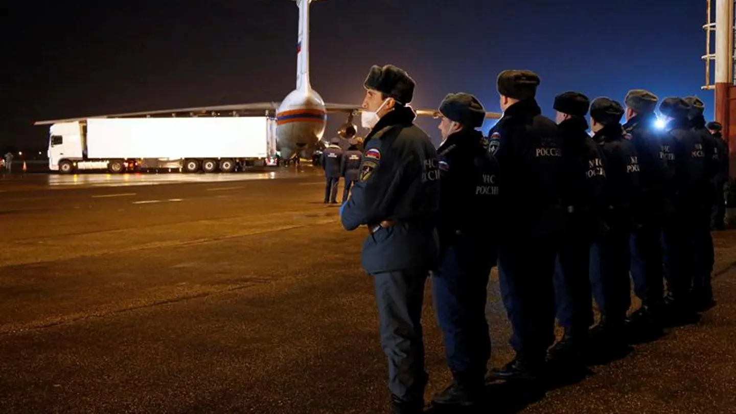 Varios policías esperan en Rusia la llegada de los cadáveres Varios policías esperan en Rusia la llegada de los cadáveres