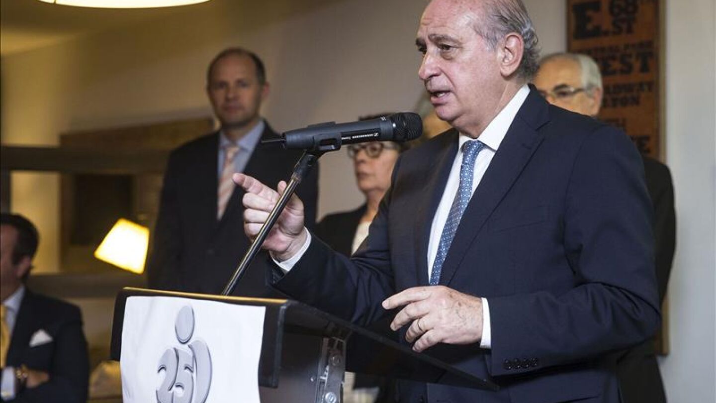 Jorge Fern&aacute;ndez D&iacute;az habla ante los medios
