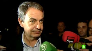 Zapatero habla con los medios
