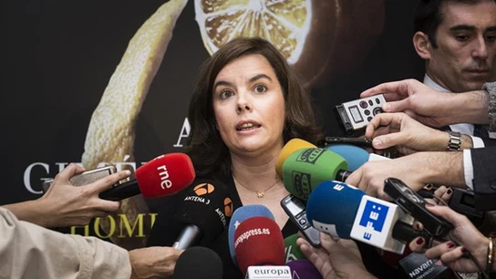 Sáenz de Santamaría habla con los medios Sáenz de Santamaría habla con los medios