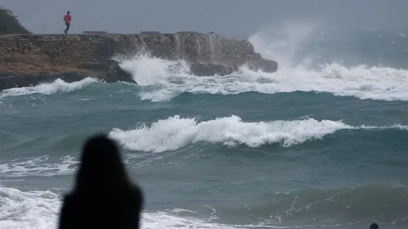 La playa del Miracle de Tarragona, durante el temporal de levante