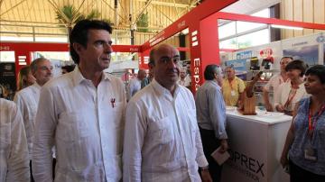 Los ministros Luis de Guindos y José Manuel Soria durante su visita a Cuba
