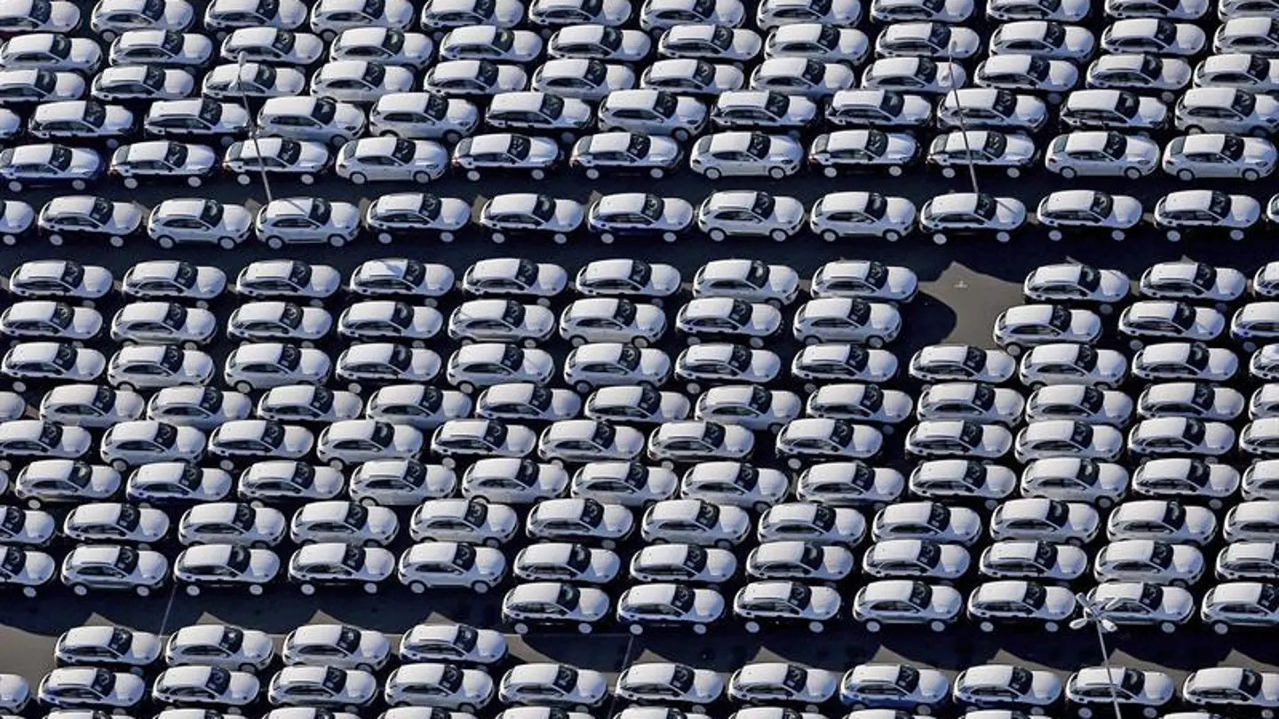 Vista aérea del estacionamiento de automóviles Vista aérea del estacionamiento de automóviles