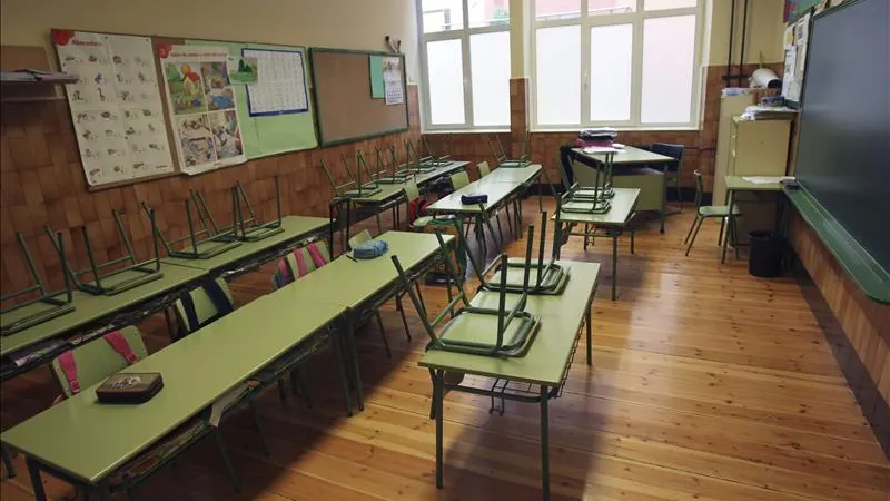 Vista de un aula en el interior de un colegio.