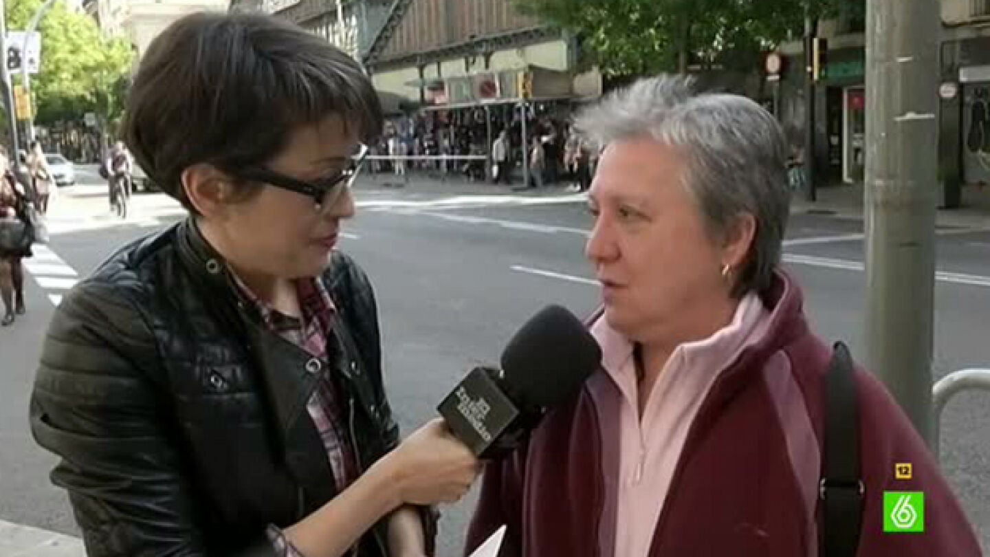 Thais Villas entrevista a una ciudadana catalana